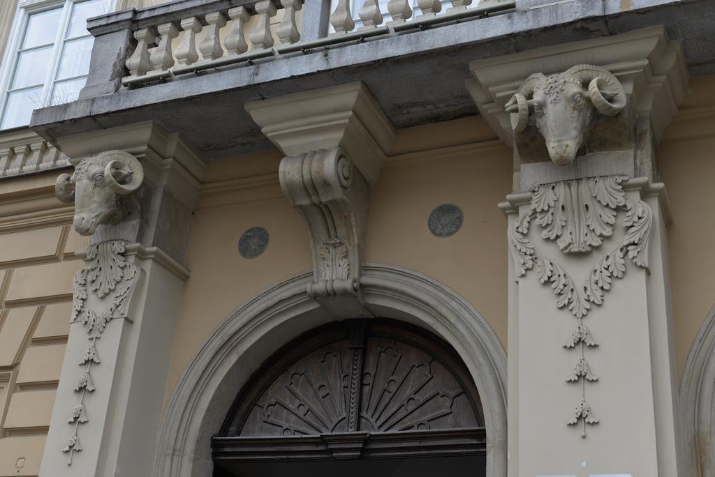Apartamenty W Palacu Pod Baranami Krakau Exterior foto
